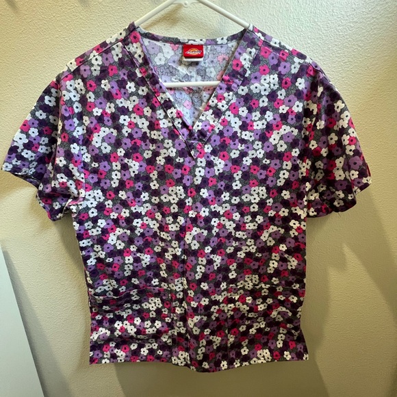 Dickies Tops - Dickies floral uniform scrub top size small‎